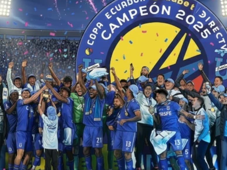 Universidad Católica se lleva el trofeo de campeón en la Copa Ecuador.